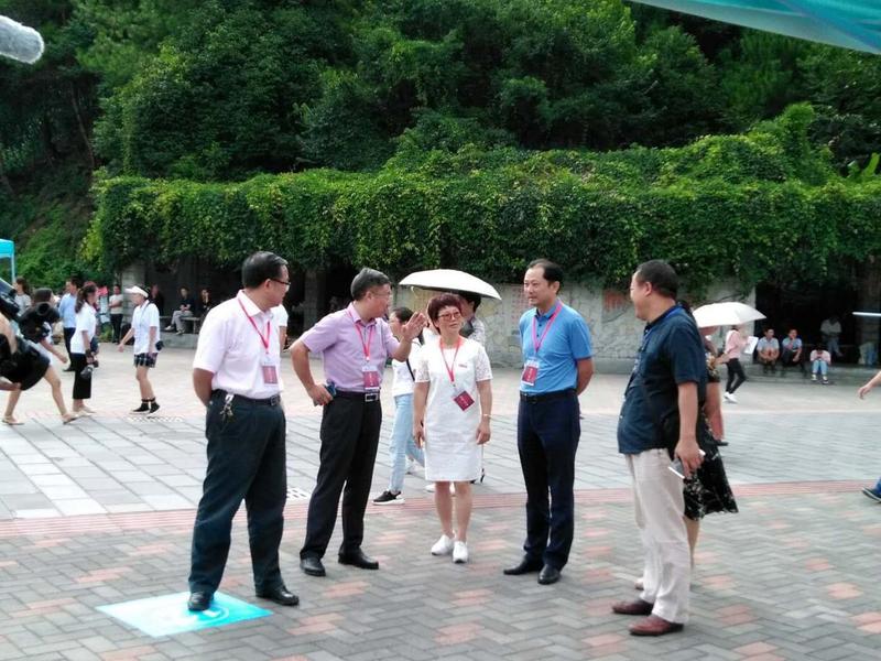 1 校领导一行亲临金年金字招牌诚信至上迎新现场指导工作.jpg